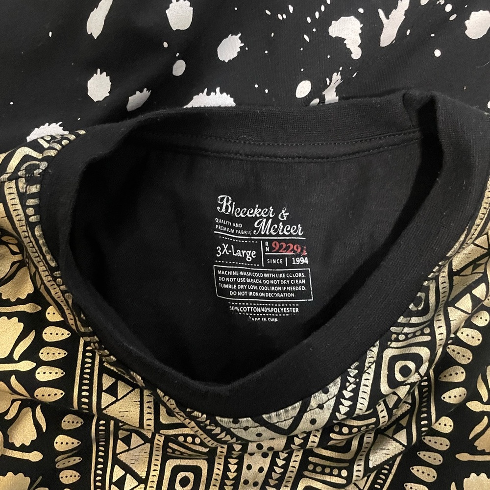 Bleecker & Mercer Black and Gold Graphic T-Shirt